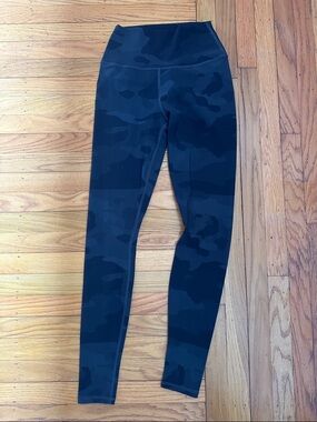 Alo High-Waist Camo Vapor Legging in XS